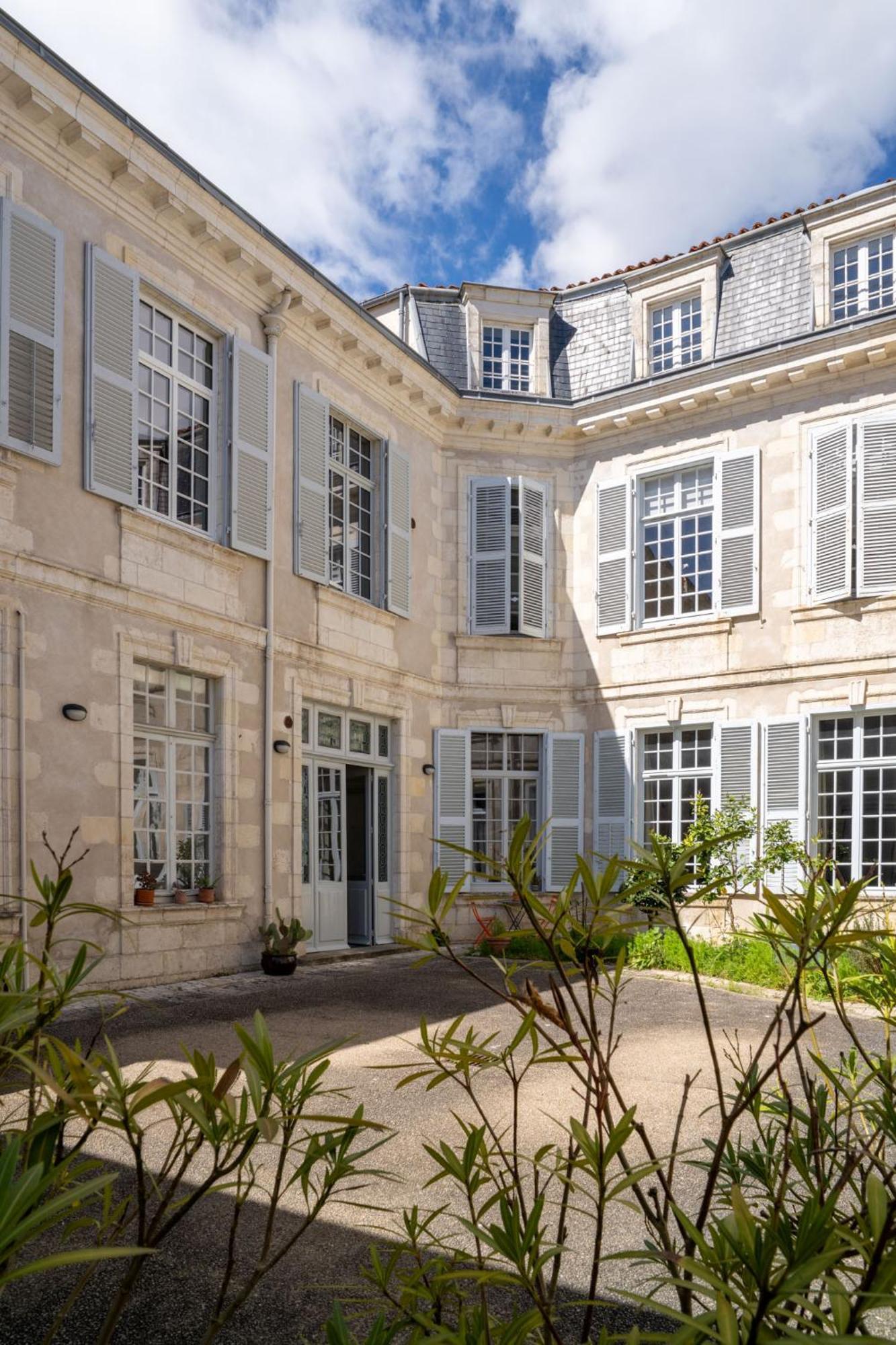 Zeina, 2 Pieces Confortables Et Raffinees, Wifi, Hypercentre La Rochelle (Charente-Maritime)